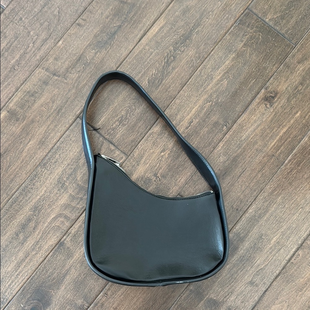 Half moon shoulder bag